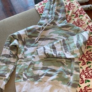 Camo pullover